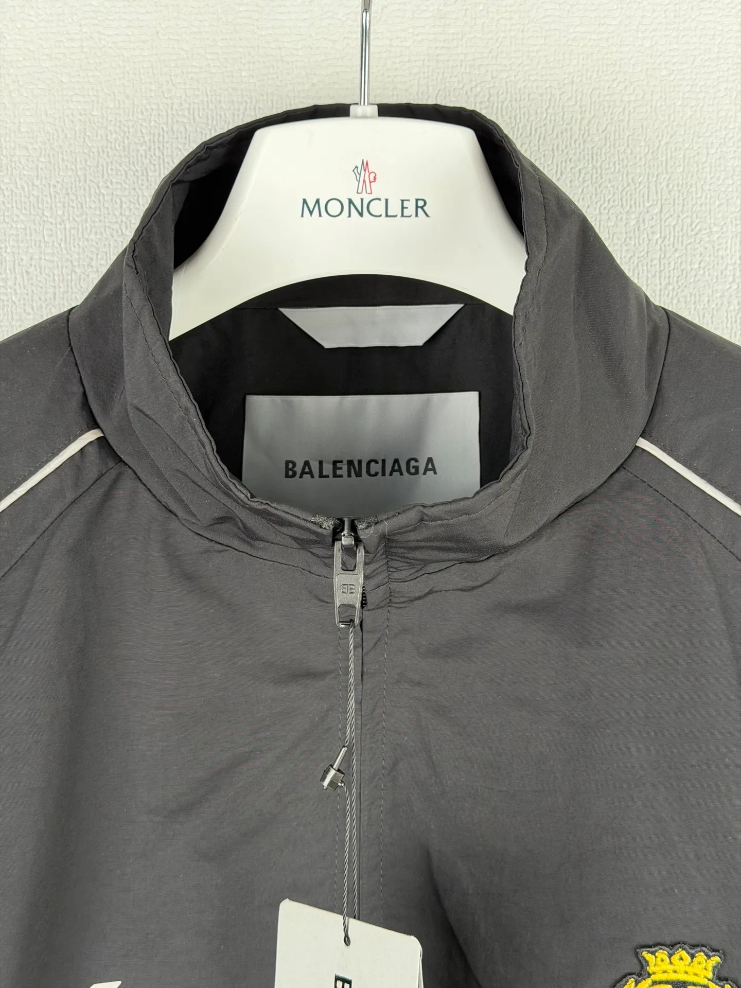 BALENCIAGA/ 10 ： 50% +50% ， Breathable ， 。 ， Wear-Resistant， 。 : ， ， ， 。 ： ， 15000st 。 、 。 ， 、 ， 、 。 ， ； ， ， 。 ： Quality ， ， 。 ， 。 ， ， ， ， 、 、 。 ， ， 。 ： ， 、 ， ， 。 ， ， 。 ， ， 、 ， 。 ： Classic ， ， ， ， ， 。 ， ， 。 ： Size:S M L XL